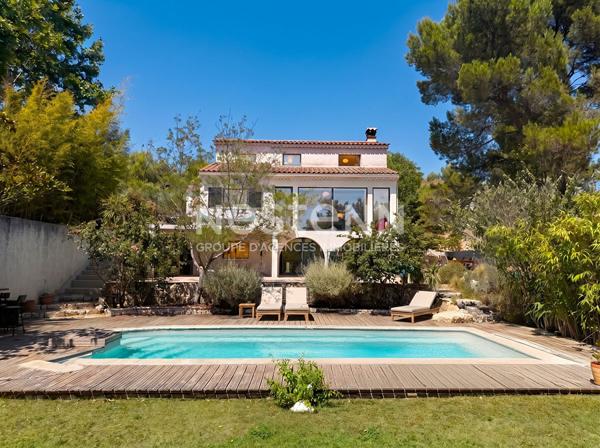 Villa à Ventabren T6 de 220 m2 sur 1880 m² de parcelle avec piscine