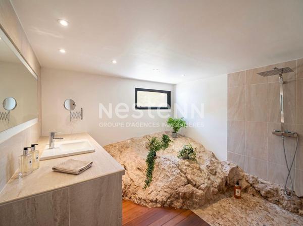 Villa à Ventabren T6 de 220 m2 sur 1880 m² de parcelle avec piscine