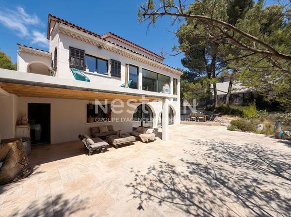 Villa à Ventabren T6 de 220 m2 sur 1880 m² de parcelle avec piscine
