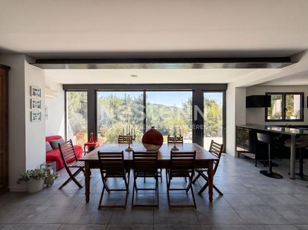 Villa à Ventabren T6 de 220 m2 sur 1880 m² de parcelle avec piscine