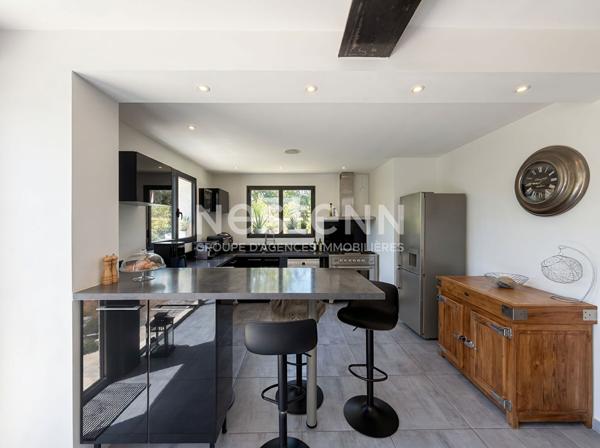 Villa à Ventabren T6 de 220 m2 sur 1880 m² de parcelle avec piscine