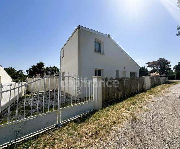 LANTON (33)Coté Bassin- Maison 3 pieces en duplex-74m²-terrasse-jardinet-parking interieur