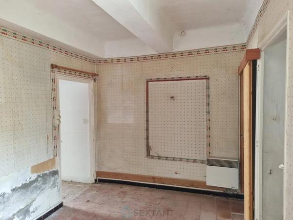 A Revest des Broussses (04) - Maison en pierre avec jardin, 200m2 de potentiel à révéler