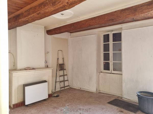 A Revest des Broussses (04) - Maison en pierre avec jardin, 200m2 de potentiel à révéler