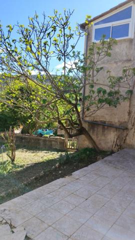 A Revest des Broussses (04) - Maison en pierre avec jardin, 200m2 de potentiel à révéler