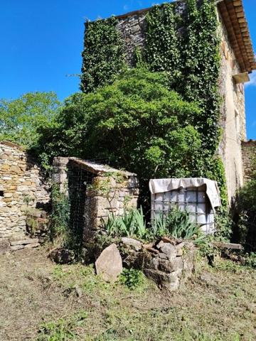 A Revest des Broussses (04) - Maison en pierre avec jardin, 200m2 de potentiel à révéler