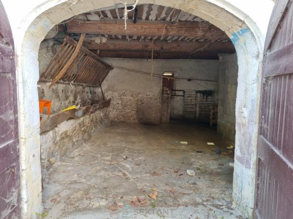 A Revest des Broussses (04) - Maison en pierre avec jardin, 200m2 de potentiel à révéler