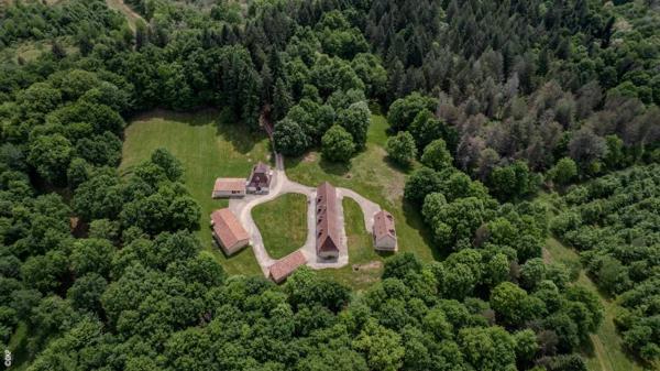 Maison ancienne - St pierre de chignac Domaine forestier d’exception avec bâtis en pierre – 100 hectares de nature préservée