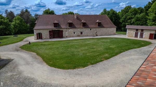 Maison ancienne - St pierre de chignac Domaine forestier d’exception avec bâtis en pierre – 100 hectares de nature préservée