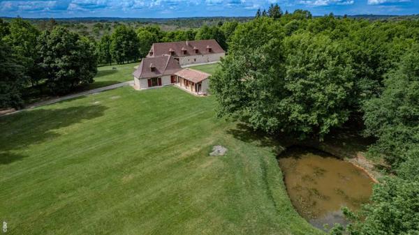 Maison ancienne - St pierre de chignac Domaine forestier d’exception avec bâtis en pierre – 100 hectares de nature préservée