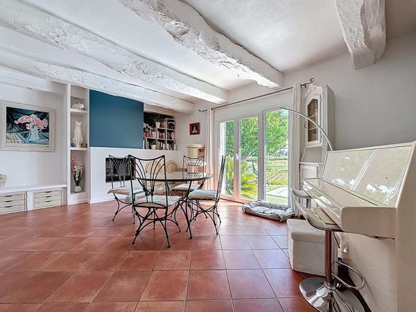 Jolie maison avec piscine et garage