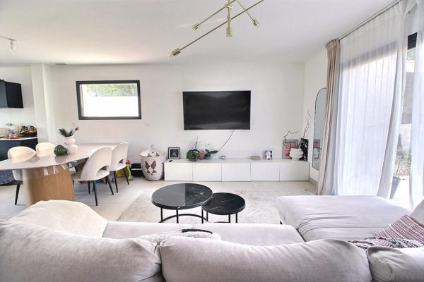 Marignane, Maison indépendante 4 pièces 93 m2 avec jardin sur une parcelle de 475 m²
