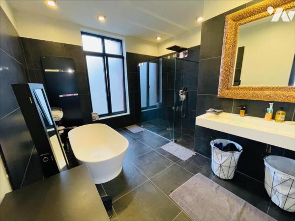 ROUEN GARE - MAISON DE MAITRE ENTIEREMENT RENOVEE