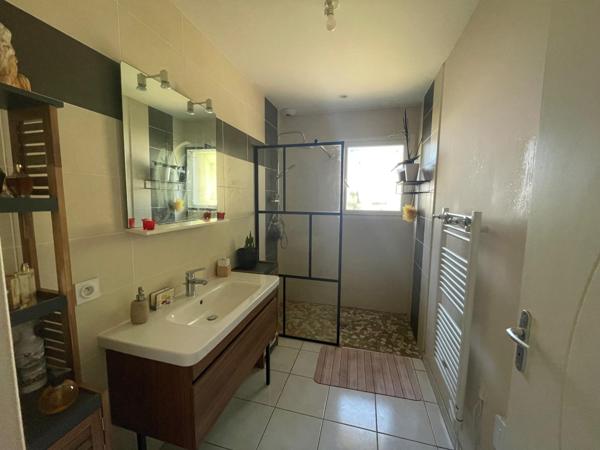 Belle maison avec garage et piscine