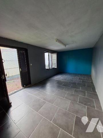 Maison familiale avec dépendances, quartier Sud, Nueil les Aubiers.
Cette maison d'habitation ...