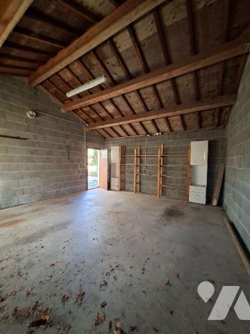 Maison familiale avec dépendances, quartier Sud, Nueil les Aubiers.
Cette maison d'habitation ...