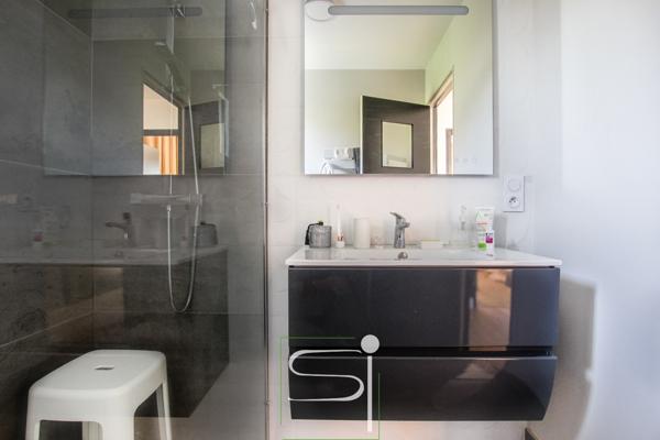 Villa 6 pièce(s) 5 chambre(s) 137 m²