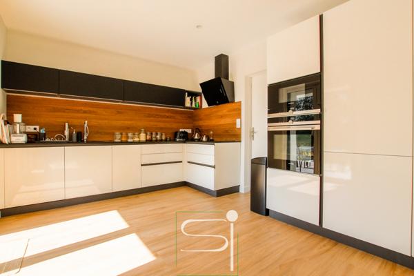 Villa 6 pièce(s) 5 chambre(s) 137 m²