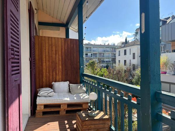 Évian centre – Superbe T2 rénové avec balcon plein sud et ascenseur – Emplacement idéal !