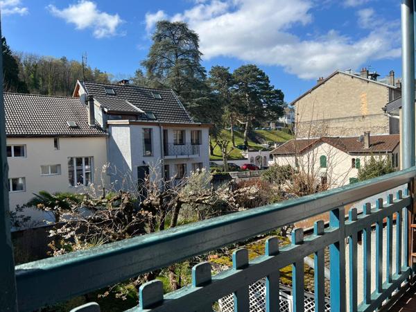 Évian centre – Superbe T2 rénové avec balcon plein sud et ascenseur – Emplacement idéal !