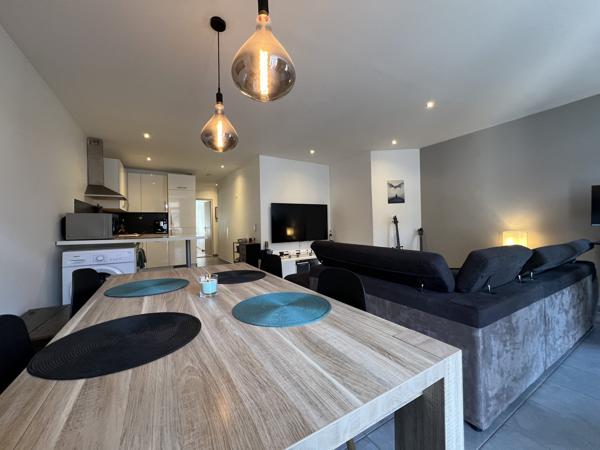 Évian centre – Superbe T2 rénové avec balcon plein sud et ascenseur – Emplacement idéal !