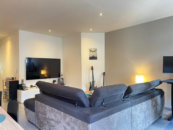 Évian centre – Superbe T2 rénové avec balcon plein sud et ascenseur – Emplacement idéal !