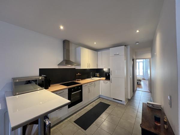 Évian centre – Superbe T2 rénové avec balcon plein sud et ascenseur – Emplacement idéal !