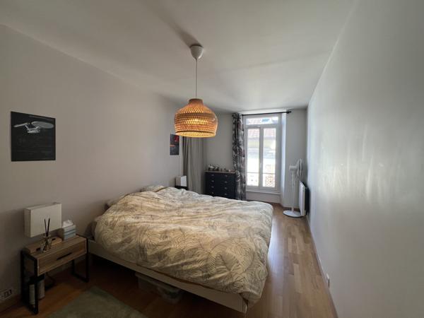 Évian centre – Superbe T2 rénové avec balcon plein sud et ascenseur – Emplacement idéal !