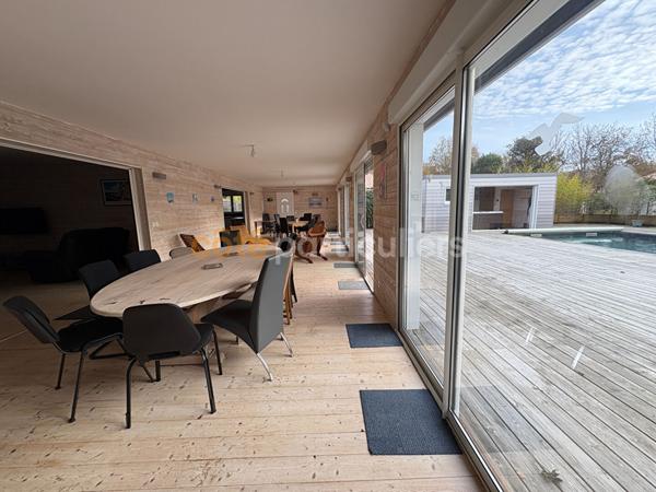 Vente Maison273 m² - 9 Pièces - GRAYAN ET L HOPITAL (33590)