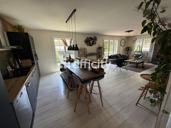 Maison
         7 pièces
        - 105 m² 276 900 € *