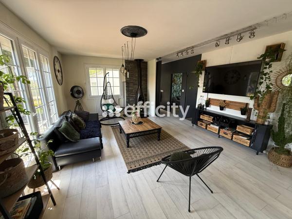 Maison
         7 pièces
        - 105 m² 276 900 € *