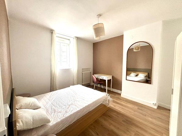 APPARTEMENT TYPE 3 MEUBLE - SECTEUR BARBATRE / ST REMI
