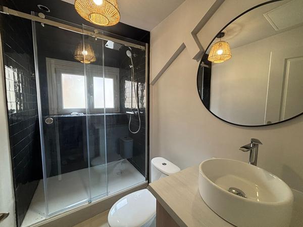 APPARTEMENT TYPE 3 MEUBLE - SECTEUR BARBATRE / ST REMI