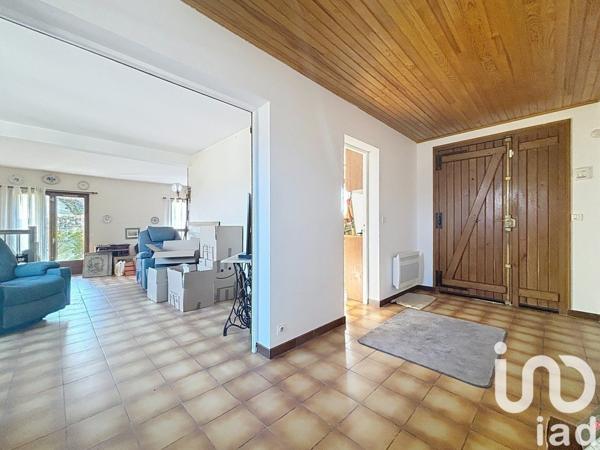 Maison traditionnelle 8 pièces de 181 m² à Baulne (91590)