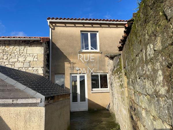 86200 CHALAIS A vendre à Chalais (86) : Maison avec jardin