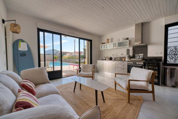 Charme et élégance en bord de mer : maison familiale avec jardin et piscine