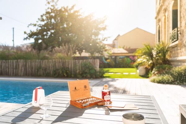 Charme et élégance en bord de mer : maison familiale avec jardin et piscine