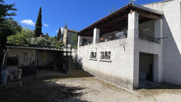 Maison
         4 pièces
        - 96 m² Exclusivité 310 000 € *