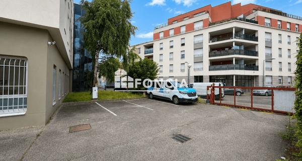 À vendre Local commercial 142.19 m² - Villeurbanne 69100