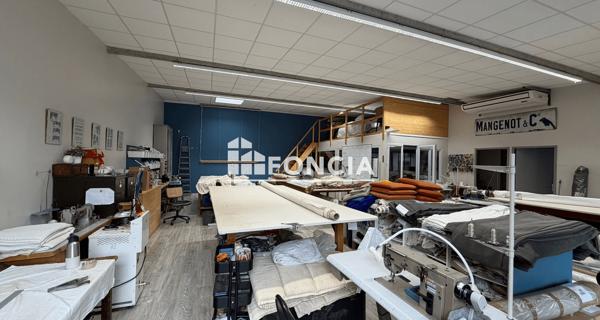 À vendre Local commercial 142.19 m² - Villeurbanne 69100