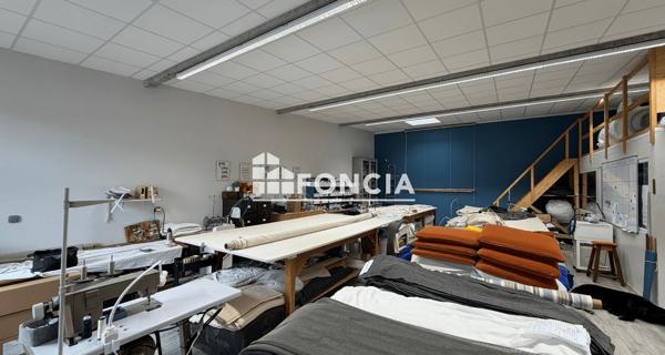 À vendre Local commercial 142.19 m² - Villeurbanne 69100