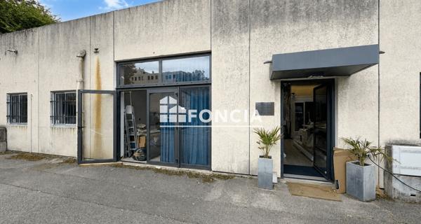 À vendre Local commercial 142.19 m² - Villeurbanne 69100