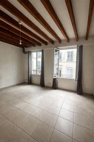 Studio esprit parisien 19.87 m2 à 850€ CC- Paris 75002