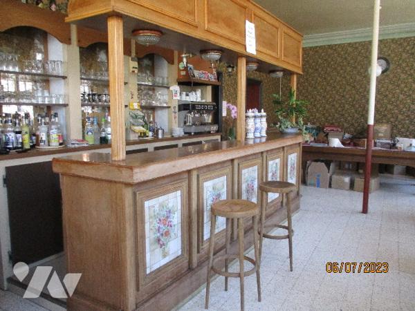 Immeuble à VENDRE DESVRES (ancien café-hôtel)