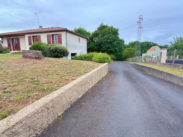 16470 SAINT MICHEL SAINT-MICHEL - MAISON FAMILIALE -TERRAIN AVEC FORT POTENTIEL