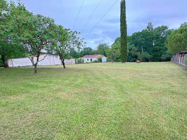 16470 SAINT MICHEL SAINT-MICHEL - MAISON FAMILIALE -TERRAIN AVEC FORT POTENTIEL