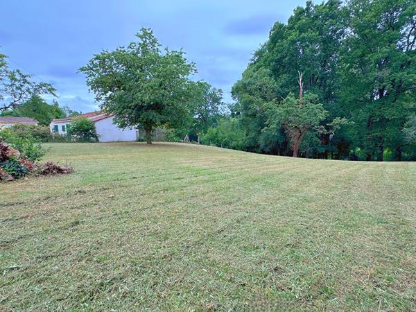 16470 SAINT MICHEL SAINT-MICHEL - MAISON FAMILIALE -TERRAIN AVEC FORT POTENTIEL