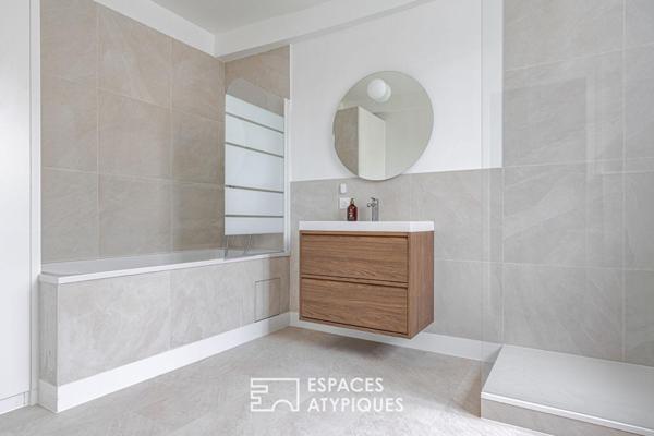 Appartement de caractère rénové avec parking en coeur de ville