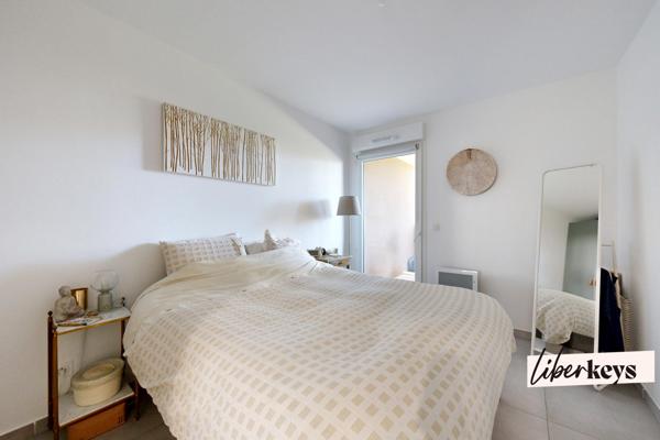 3 pièces avec terrasse, vue sur le parc et le château. 2 stationnements