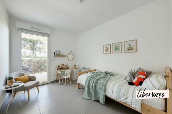 3 pièces avec terrasse, vue sur le parc et le château. 2 stationnements